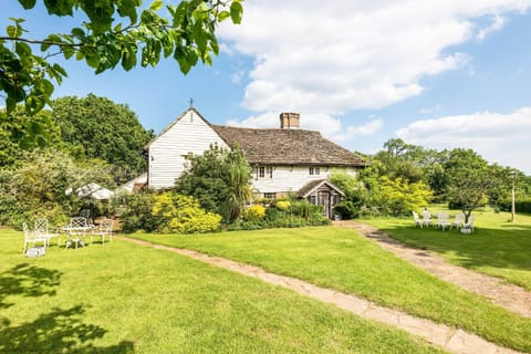 Welcome to Hell Fyre 1594, Grade II listed holiday home near Horsham, West Sussex