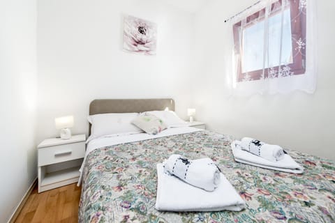 Studio | Free WiFi, bed sheets