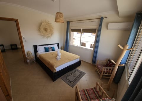 Basic Room | Egyptian cotton sheets, premium bedding, memory foam beds, free WiFi