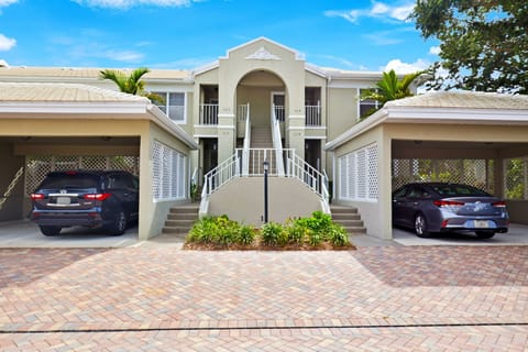 Welcome to Pelican Bay Chanteclair Maisonettes