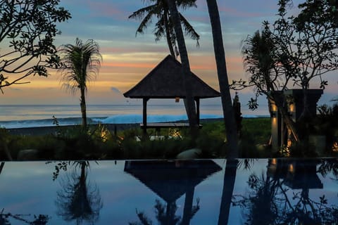 Outdoor pool, sun loungers