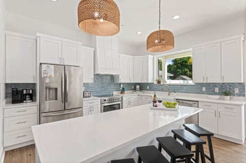 Kitchen island w/ bar seating, perfect for casual bites or morning coffee.