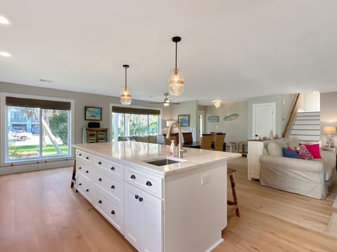 Kitchen Island, 405 Palm Blvd, Isle of Palms, SC | IOP Escapes