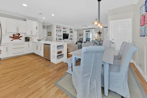 Happy ours dining table