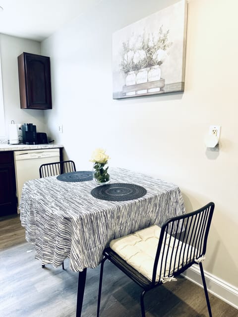 Dining area for 4 (2 additional chairs available but not pictured) 