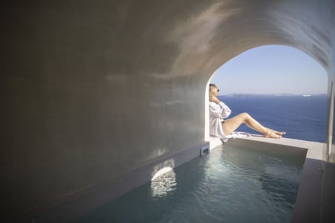 Deluxe Room, 1 Queen Bed, Ocean View | Interior