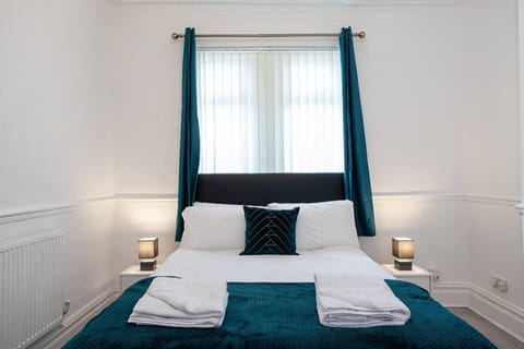 House | 4 bedrooms, iron/ironing board, free WiFi, bed sheets
