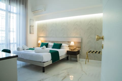 Deluxe Double Room | In-room safe, desk, laptop workspace, soundproofing