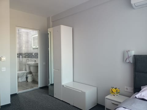Business Single Room | Free WiFi, bed sheets, wheelchair access