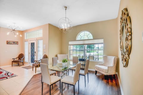 House (5 Bedrooms) | Interior