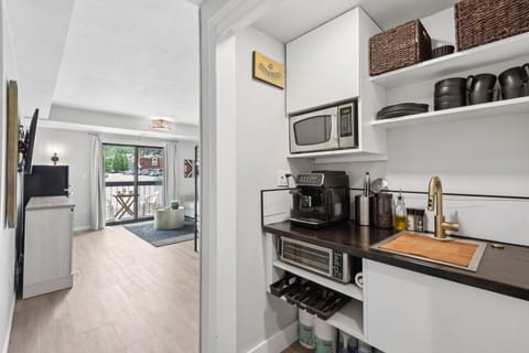 Kitchenette with Essentials (Automatic Coffee Machine - Ninja Oven - Microwave  ++)