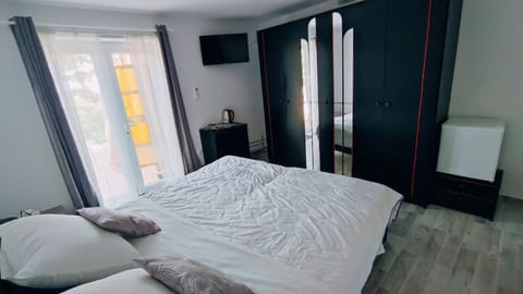 Double Room | Iron/ironing board, free WiFi