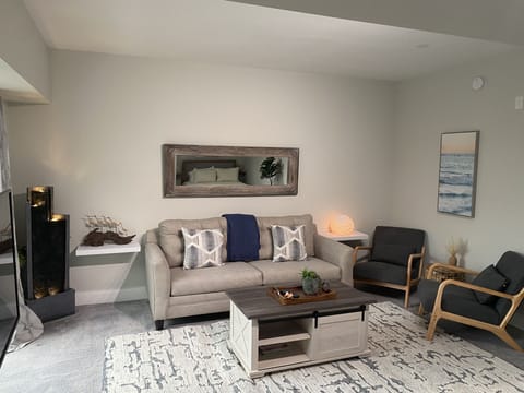 Open Living Room with Queen Sleeper Sofa, 52in Smart TV with cable and pool view