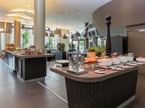 Daily cooked-to-order breakfast for a fee