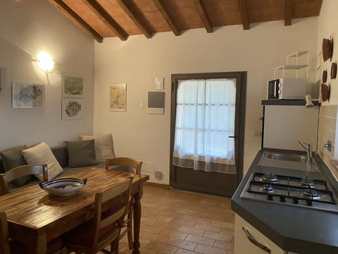 Autumn, Kitchen, Living Room, Spring, Summer