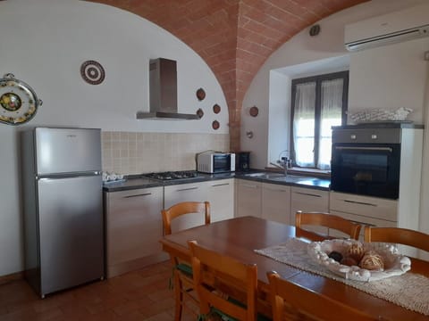 Autumn, Kitchen, Living Room, Spring, Summer