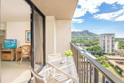 Have your morning coffee on your private lanai while enjoying the city and Diamond Head views!