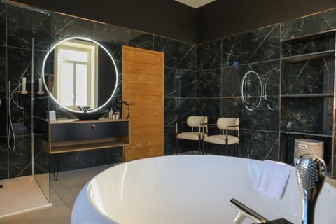 Luxury Suite | Premium bedding, minibar, in-room safe, desk