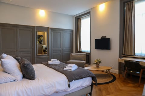 Superior Suite | Premium bedding, minibar, in-room safe, desk