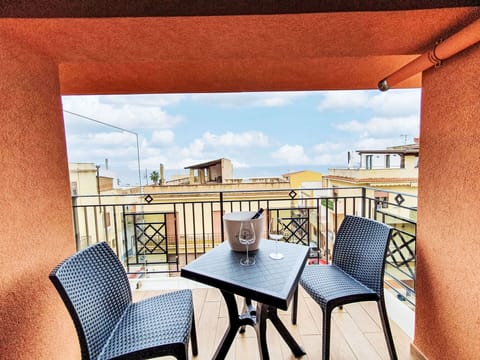 Window, Building, Town, City, Apartment, Neighbourhood, Facade, Automotive Exterior, Residential Area, Street