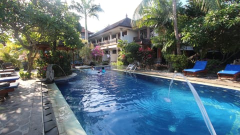 2 outdoor pools