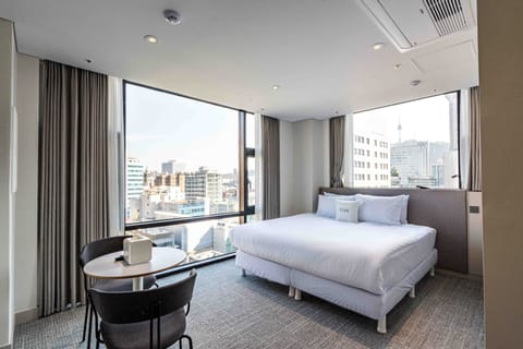 Deluxe Double Room, 1 King Bed | In-room safe, blackout drapes, soundproofing, free WiFi