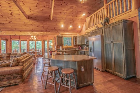 Lodge| Open Concept Kitchen-Living-Dining