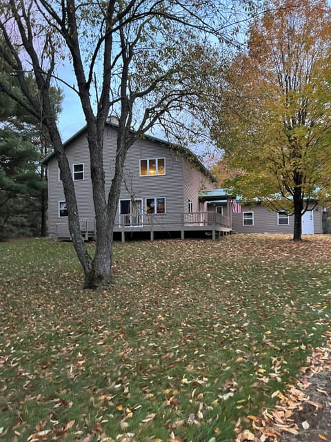View of house coming up the driveway 
