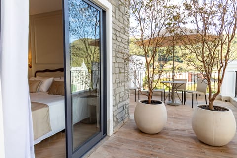 Deluxe Room, 1 King Bed | 1 bedroom, premium bedding, soundproofing, free WiFi