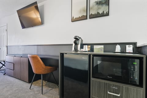 Desk, blackout drapes, free WiFi, bed sheets