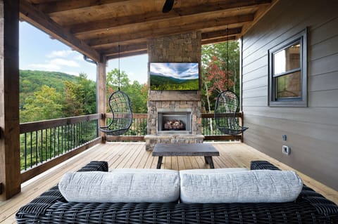 R6 Entry Level Deck Fireplace