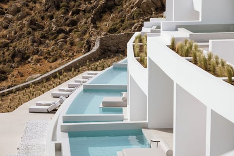 Seasonal outdoor pool, pool umbrellas, sun loungers