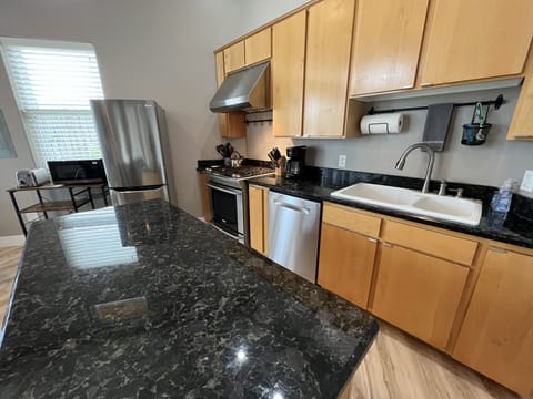 Electrolux gas cooktop and oven.  New Bosch dishwasher.