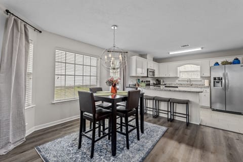 Dining table and bar seating for up to 8 people 