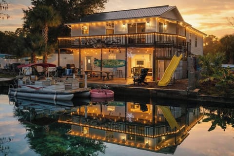 Spring Hill Vacation Rental | 4BR | 3.5BA | 1,500 Sq Ft | Stairs Required