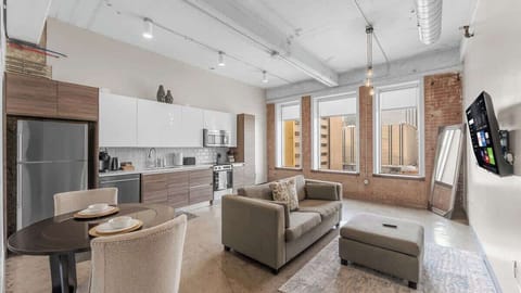 Stylish space with vibrant views, ideal for relaxing or entertaining in Dallas!