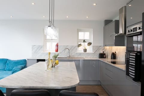 House | Private kitchen | Fridge, microwave, oven, stovetop