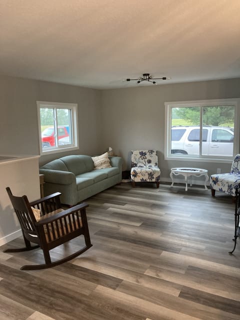 Living room sleeper sofa & plenty of seating.