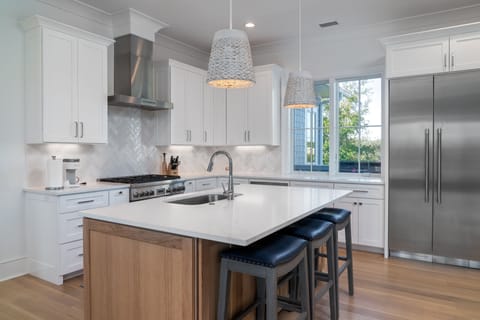 Marble topped kitchen island with 3 stools