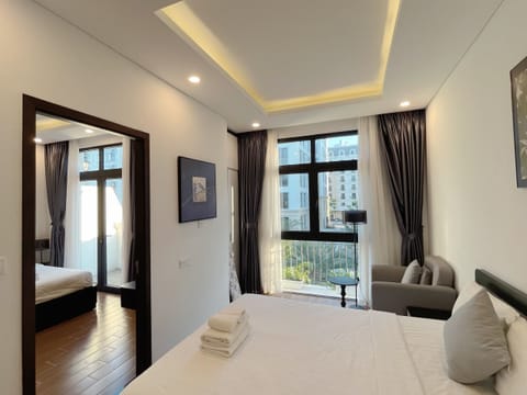 Family Suite | Premium bedding, pillowtop beds, minibar, desk