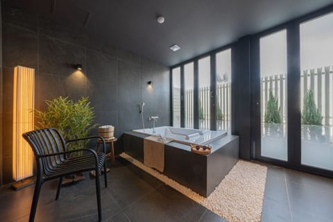 SPA (Family & Jacuzzi) | Private spa tub