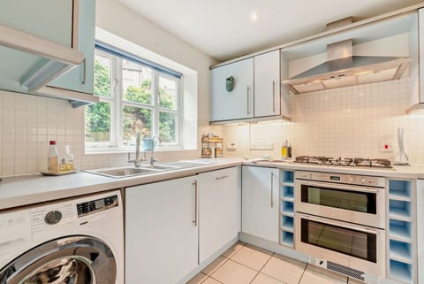 5 Stone Cottage Kitchen - StayCotswold