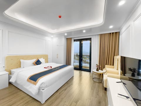 Deluxe Double Room, Bathtub | Premium bedding, down comforters, pillowtop beds, individually furnished