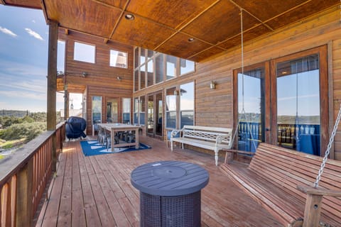 Canyon Lake Vacation Rental | 6BR | 4 Full BA | 3 Half BA | Stairs Required