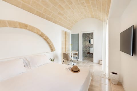 Superior Room, 1 King Bed, Private Pool, Garden View | Egyptian cotton sheets, premium bedding, down comforters, free minibar