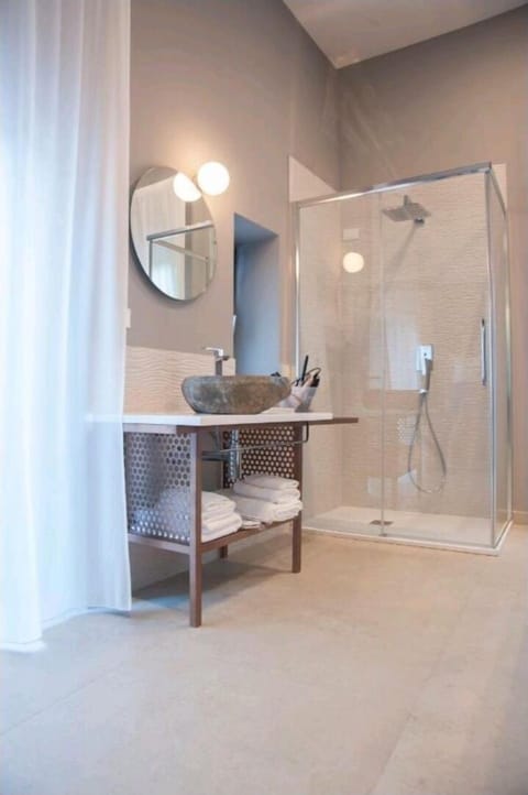 Deluxe Double or Twin Room | Bathroom | Hair dryer, bathrobes, slippers, electronic bidet