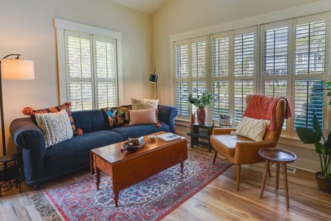 Granville Vacation Rental | 1BR | 1BA | 800 Sq Ft | Steps Required to Enter