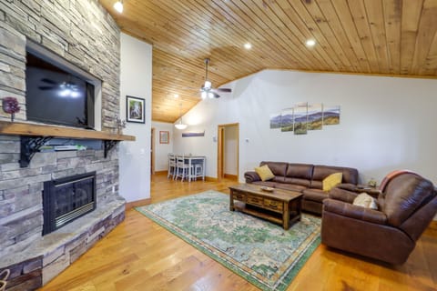 Spruce Pine Vacation Rental | 3BR | 2BA | Stairs Required | 1,257 Sq Ft