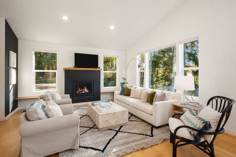 Living room, surrounded by the stunning views and cozy fire place