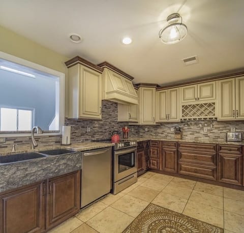 Large fully stocked gourmet kitchen